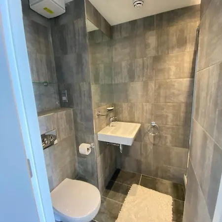 Eyre Square Self Catering *