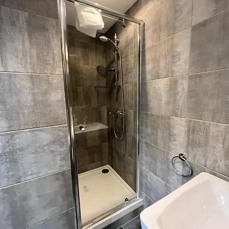 Eyre Square Self Catering * Galway