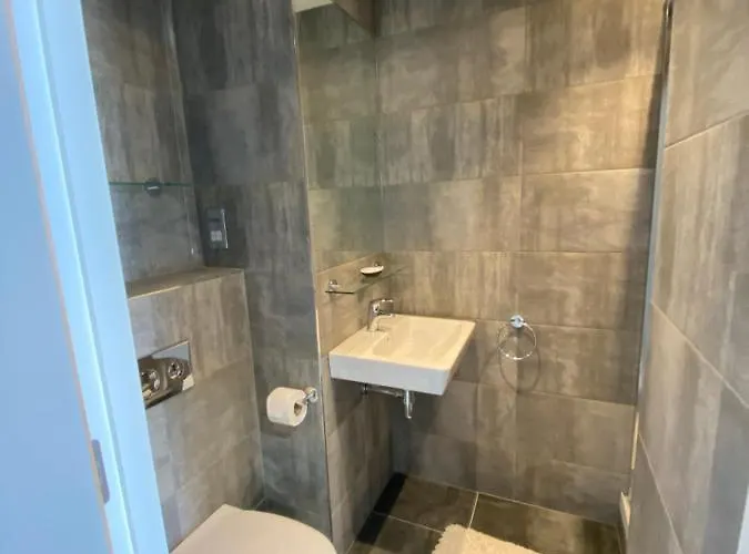 Eyre Square Self Catering *